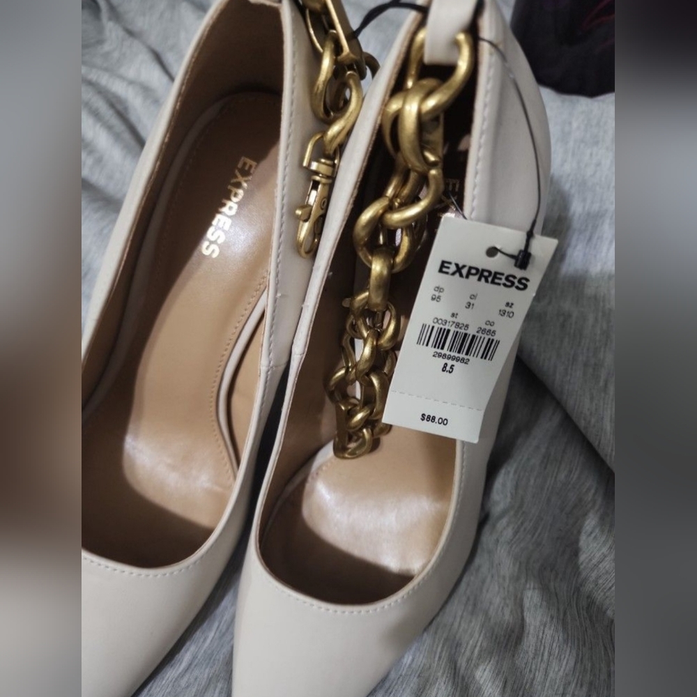 Express Heels - Picture 2 of 4